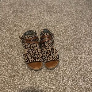 Women’s sandals